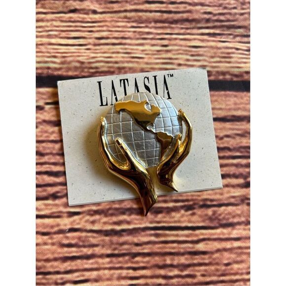 Globe Brooch Pin “The World In His Hands”‎ Gold Tone Vintage - Picture 4 of 5